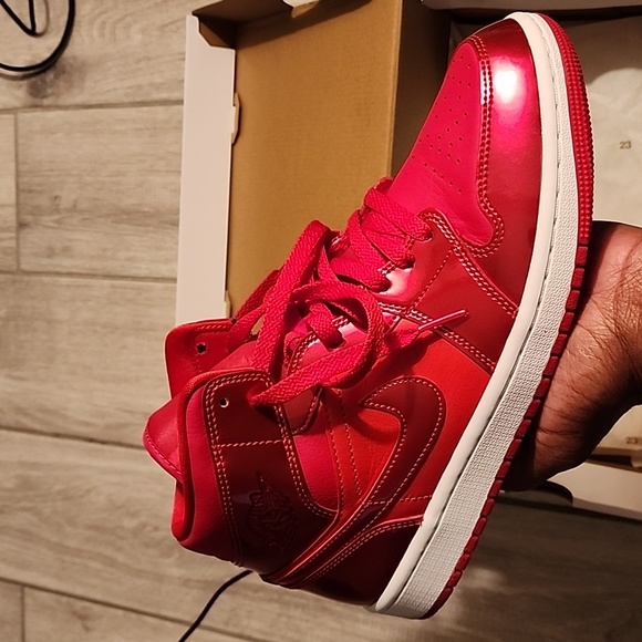 COPY - Lightly worn jordan 1s - Picture 3 of 3